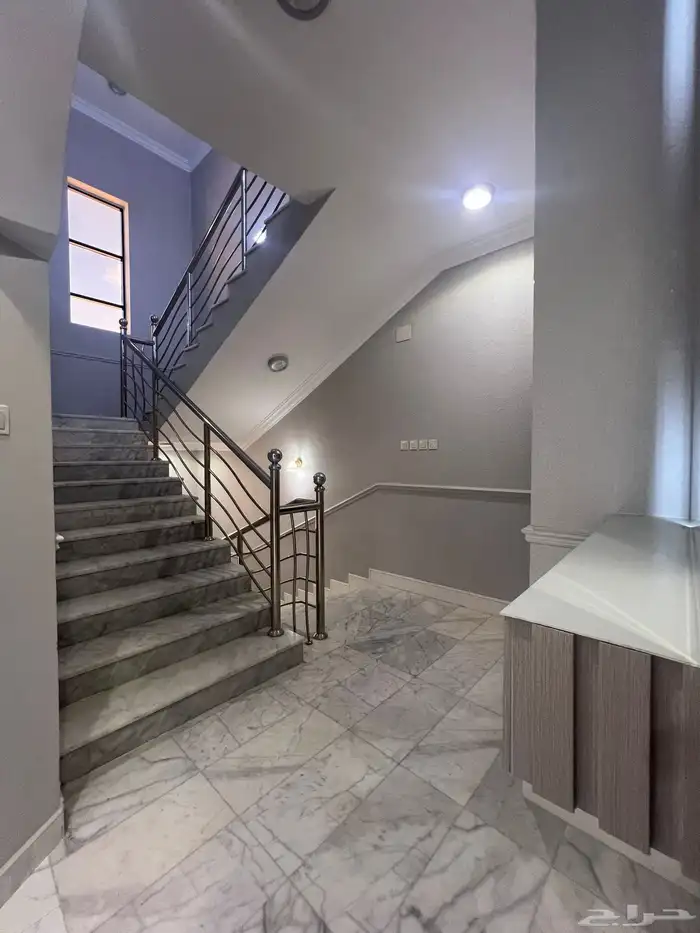 اخر روف بملحق للبيع بحي النعمان قرب الرصراص والقاعدة الجوية 11