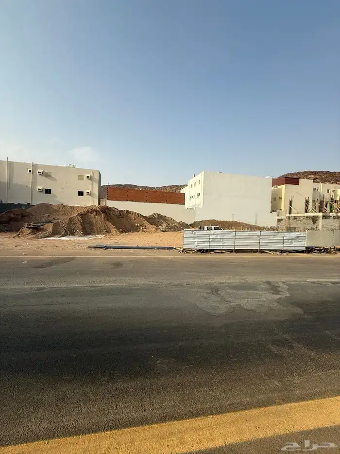 للبيع ارض تجارية في مخطط السلام م623 شارع35م شمالي 11