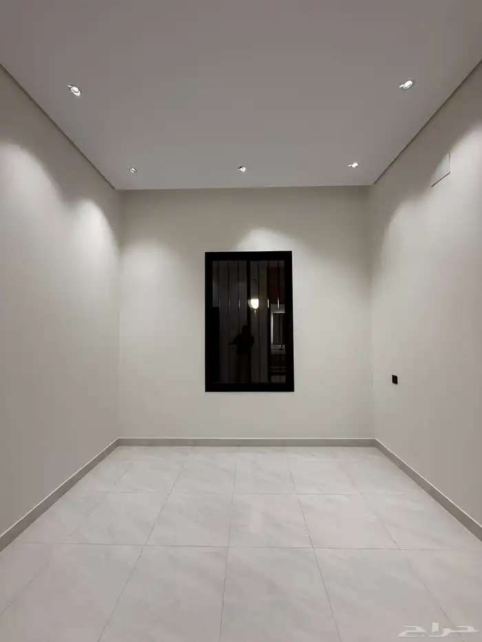 للبيع ارواف ارضيه وارواف علويه ببايكة سيارة ابها حي الزهور 9