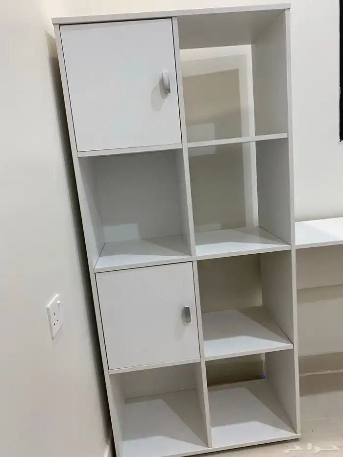 مكتب خشبي لون ابيض استعمال خفيف ونظيف 3