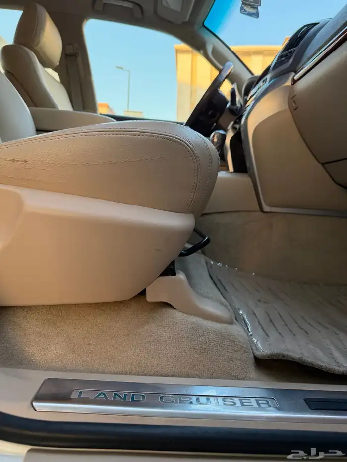 لاندكروزر VXR 2015 بريمي ( وكالة ) 33