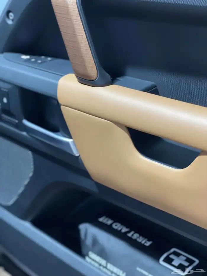 لاندروفر ديفندر X110 خليجي 2021 شبه جديد 27