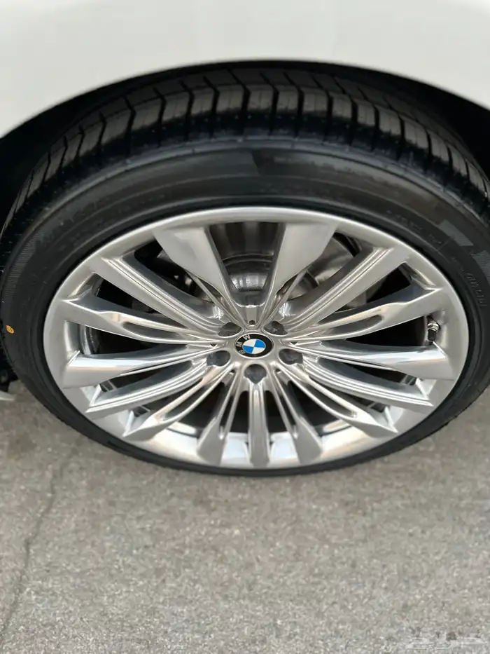 بي ام 740 ماشي فقط 73 الف بدي وكاله صيانات وكاله 8