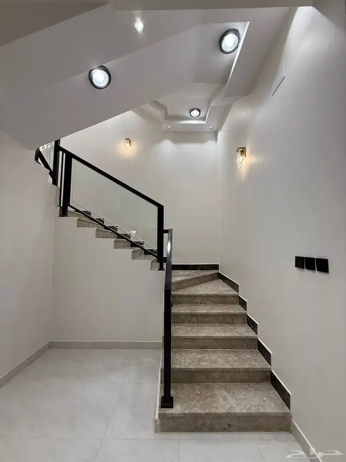 للبيع ارواف ارضيه وارواف علويه ببايكة سيارة ابها حي الزهور 19