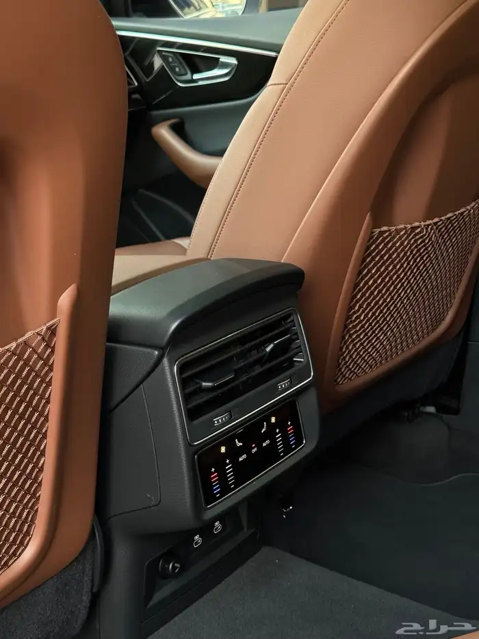 اودي Q8 2023 S line على الضمان عداد 25 الف 9