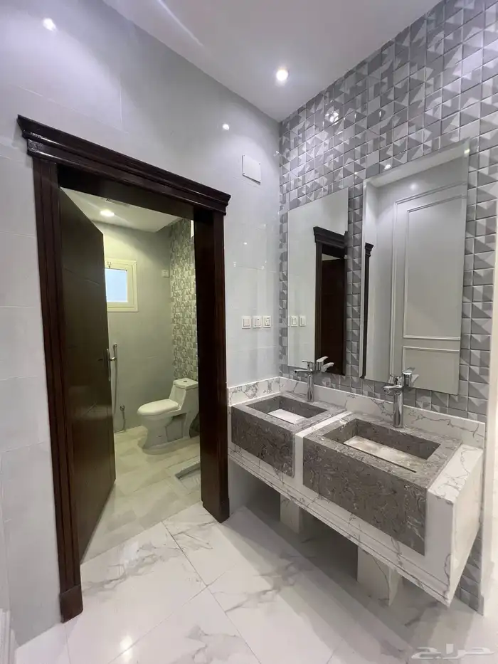 اخر روف بملحق للبيع بحي النعمان قرب الرصراص والقاعدة الجوية 24