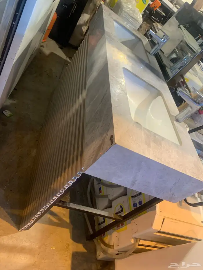 مغسله نضيفه مع المرايه 1