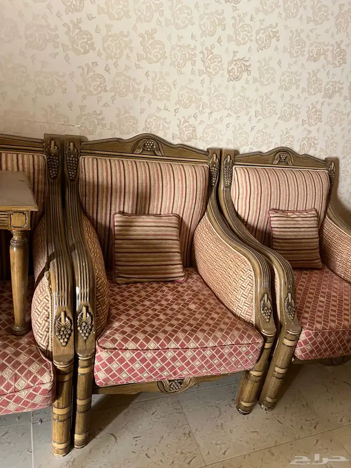 اثاث مجلس نساء مع طاولاته مستطيله وثنتين مربعات صغار 0