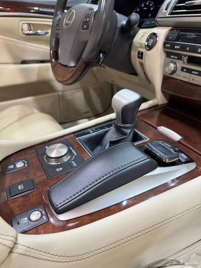 لكزس LS460 2015 وكالة 44