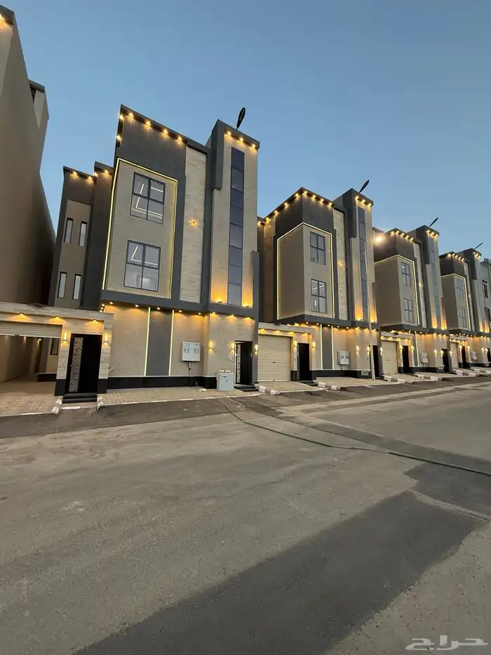 للبيع دور أرضي بحوش وشقق علويه بسطح حي الضيافه خميس مشيط 0