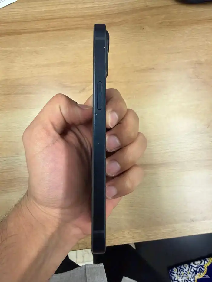 ايفون 13 العادي 128 مستعمل للبيع مع كرتونه واكسسواراته 3