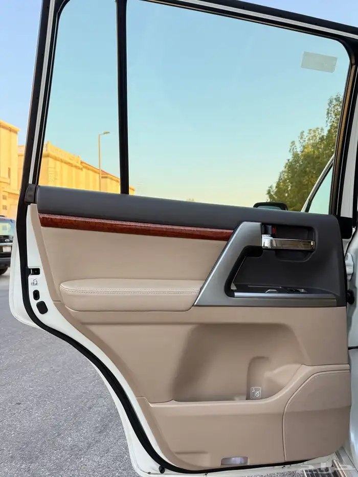 لاندكروزر VXR 2015 بريمي ( وكالة ) 20