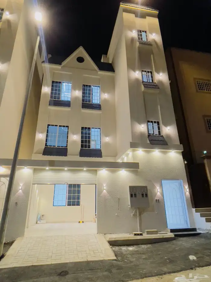 للبيع شقق تمليك ارضي بحوش مدخل سيارة حي الموسى 0