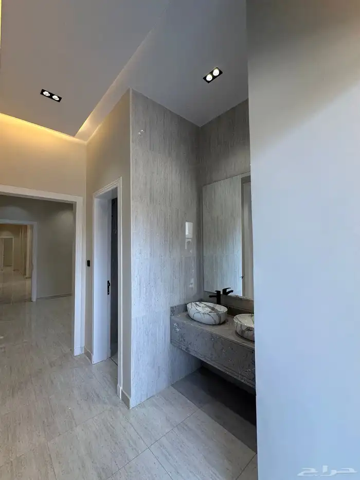 للبيع شقه ارضيه بمدخل سياره قريبه من مطار ابها 3