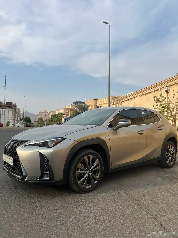 لكزس UX موديل 2023 مخزن ممشى قليل 6