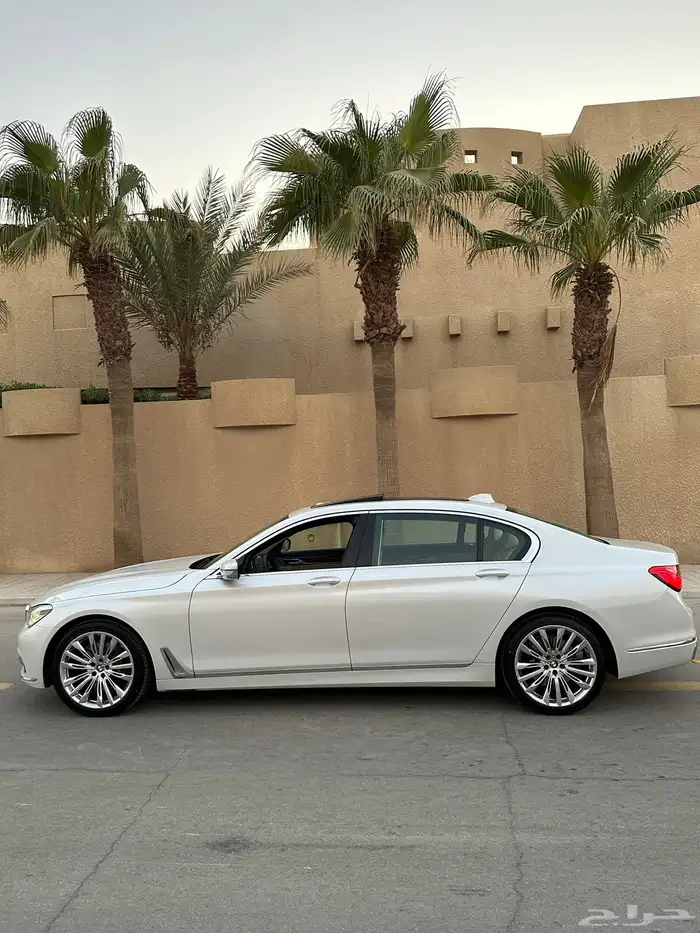 بي ام 740 ماشي فقط 73 الف بدي وكاله صيانات وكاله 7