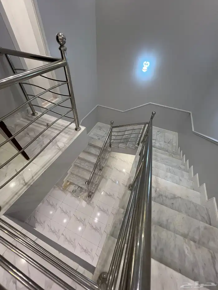 اخر روف بملحق للبيع بحي النعمان قرب الرصراص والقاعدة الجوية 51