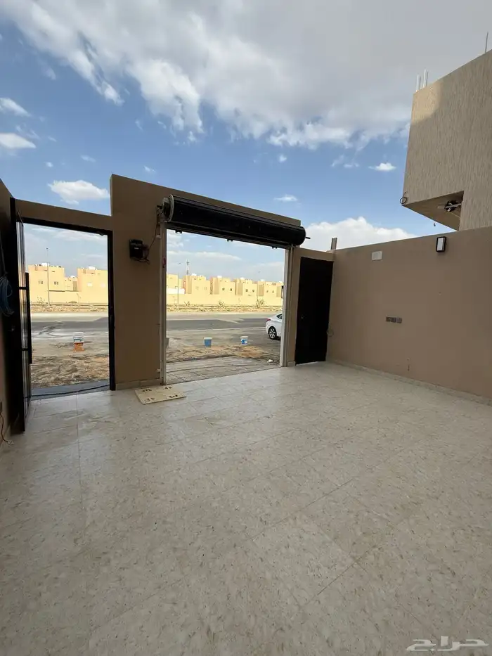 للبيع دور أرضي (شقه )بعماره دورين حي الراقي خميس مشيط 600 3