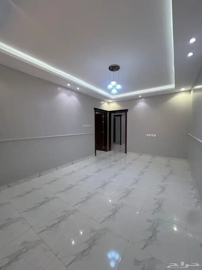 اخر روف بملحق للبيع بحي النعمان قرب الرصراص والقاعدة الجوية 18