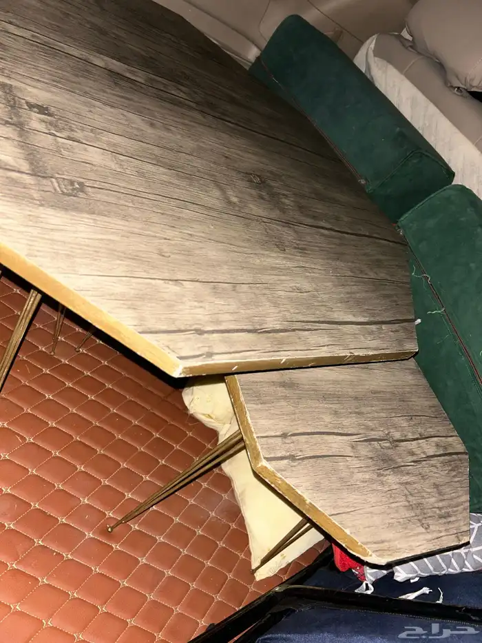 طاولات للبيع 0