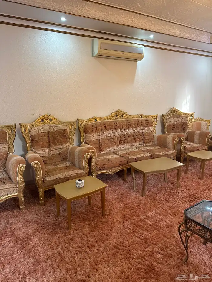 للبيع كنب كلاسيك مع الفرشه 0