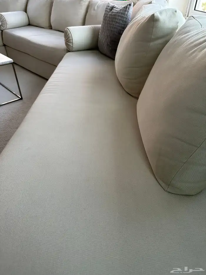 كنب بحاله ممتازه ونضيف جدا ماكمل ثلاث سنوات. السعر 700 4