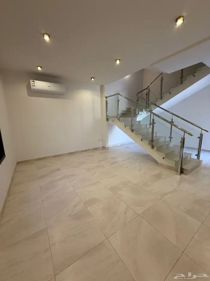 فيلا جديدة فاخرة للإيجار إسكان فالي شارعين 3500 ريال شهريا 9