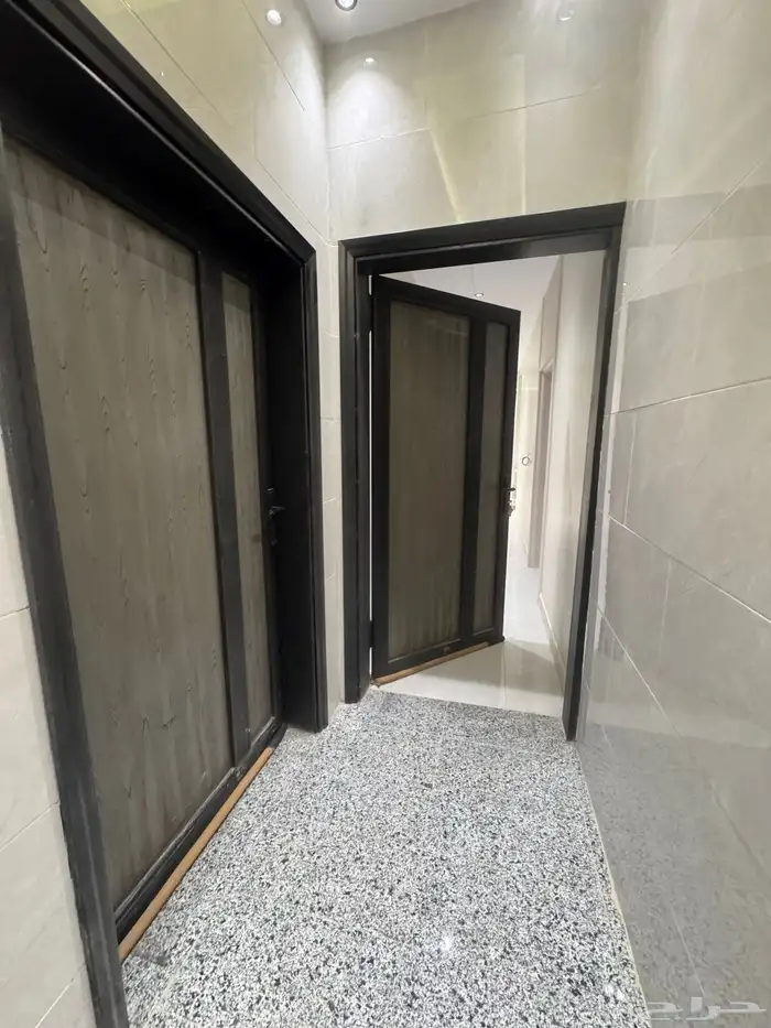 للبيع ادوار علويه مع سطح مداخل مستقله تماما بالمحاله ابها 8