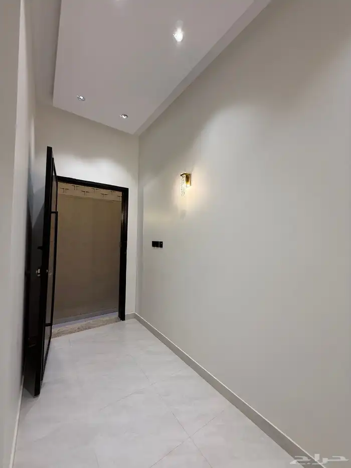 للبيع ارواف ارضيه وارواف علويه ببايكة سيارة ابها حي الزهور 13