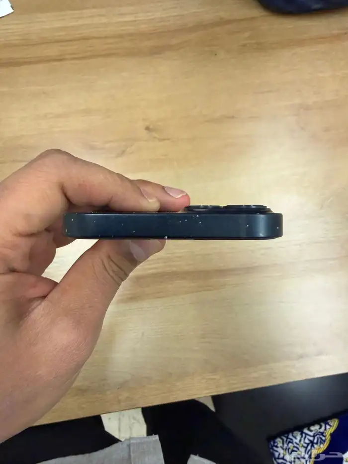 ايفون 13 العادي 128 مستعمل للبيع مع كرتونه واكسسواراته 4