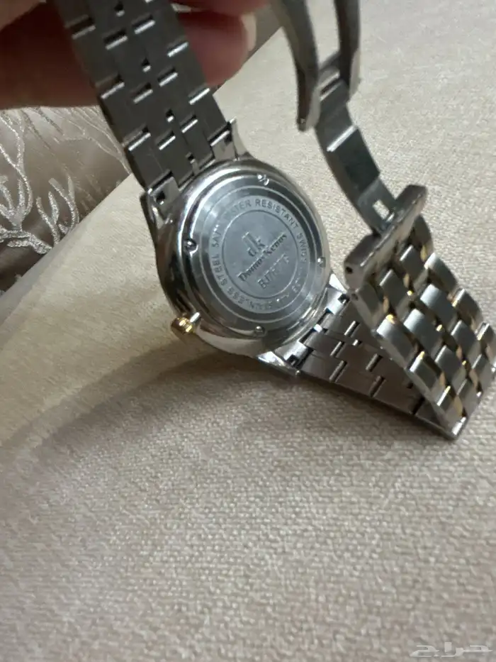 ساعة من domoskenos صناعة سويسرية 1