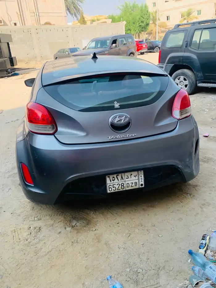 فوليستر 2012 هيونداي مصدومة للبيع 9