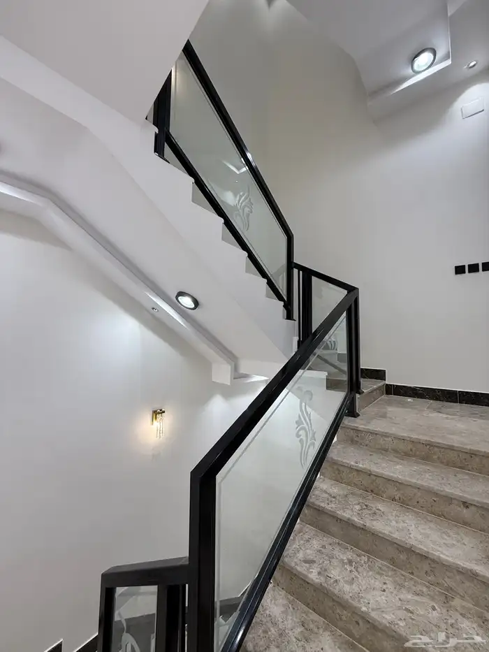 للبيع ارواف ارضيه وارواف علويه ببايكة سيارة ابها حي الزهور 21