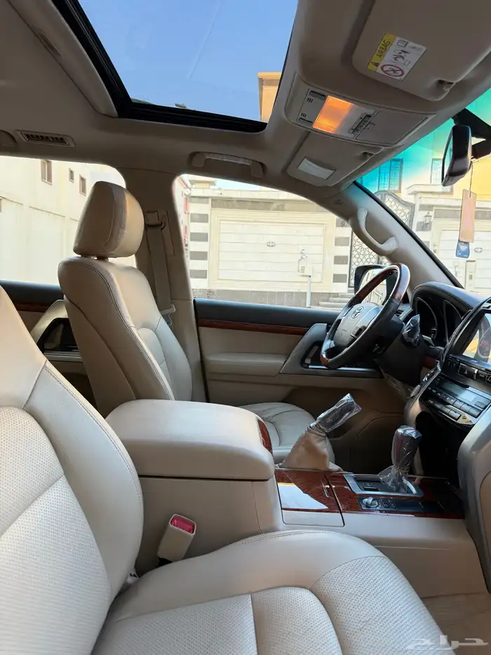 لاندكروزر VXR 2015 بريمي ( وكالة ) 35