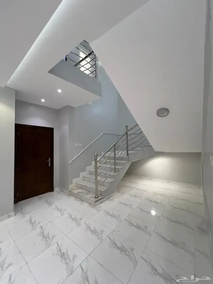 اخر روف بملحق للبيع بحي النعمان قرب الرصراص والقاعدة الجوية 32