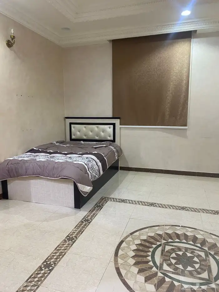 للإيجار شقة مفروشة مع حوش جزء من فلة في حي الحمدانية 2