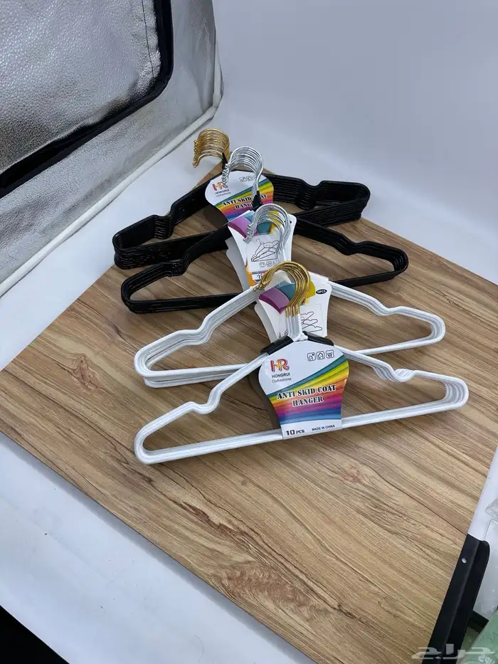 علاقات ملابس شماعات عبايات 3