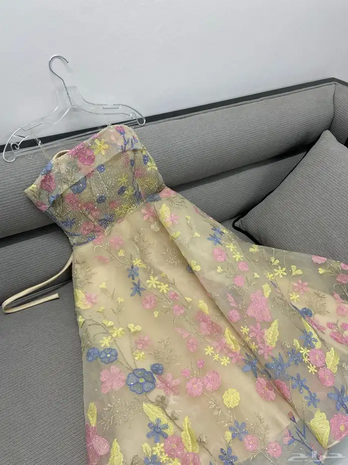 فستان للبيع   السعر 350لم يتم لبسه ولا مره السبب الغا مناسب 0