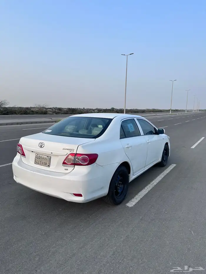 كورلا 2011 أبيض بحاله ممتازه 3