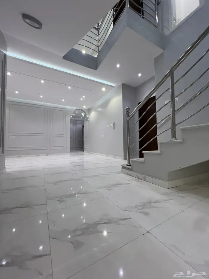 اخر روف بملحق للبيع بحي النعمان قرب الرصراص والقاعدة الجوية 33