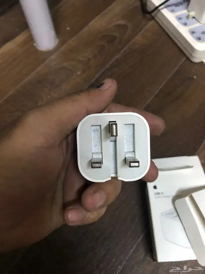 ايفون شاحن اصلي 20 وات 2