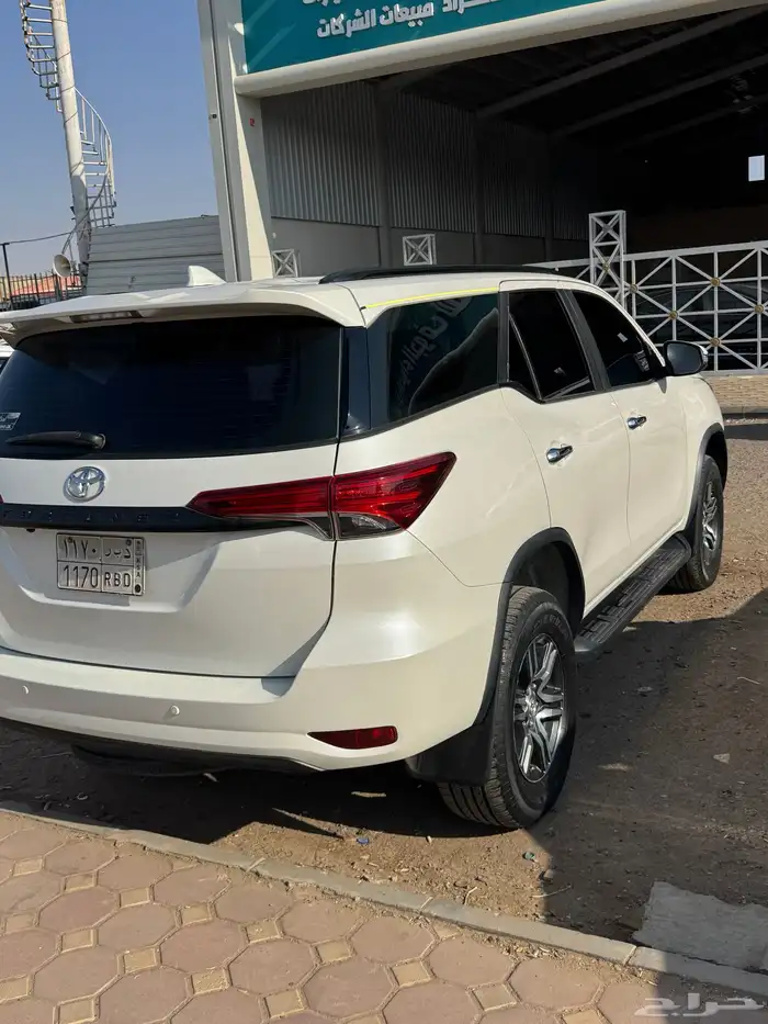 للبيع فورشنر 2018 بنزين دبل 1