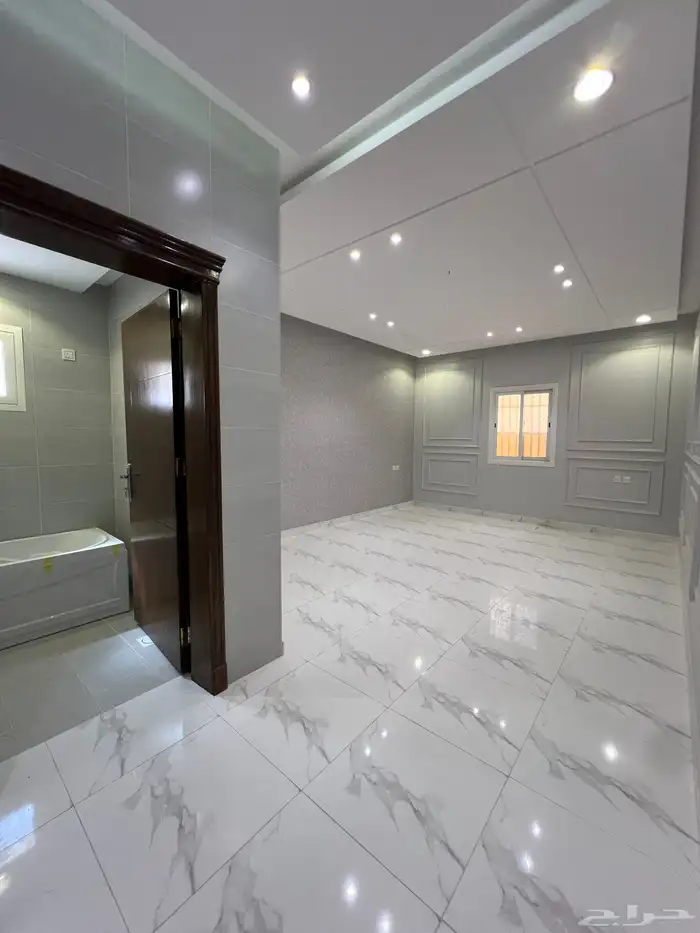 اخر روف بملحق للبيع بحي النعمان قرب الرصراص والقاعدة الجوية 28