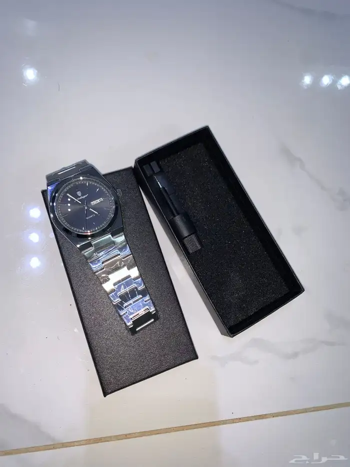 ساعة جديده ومعها حق قص ساعات 0