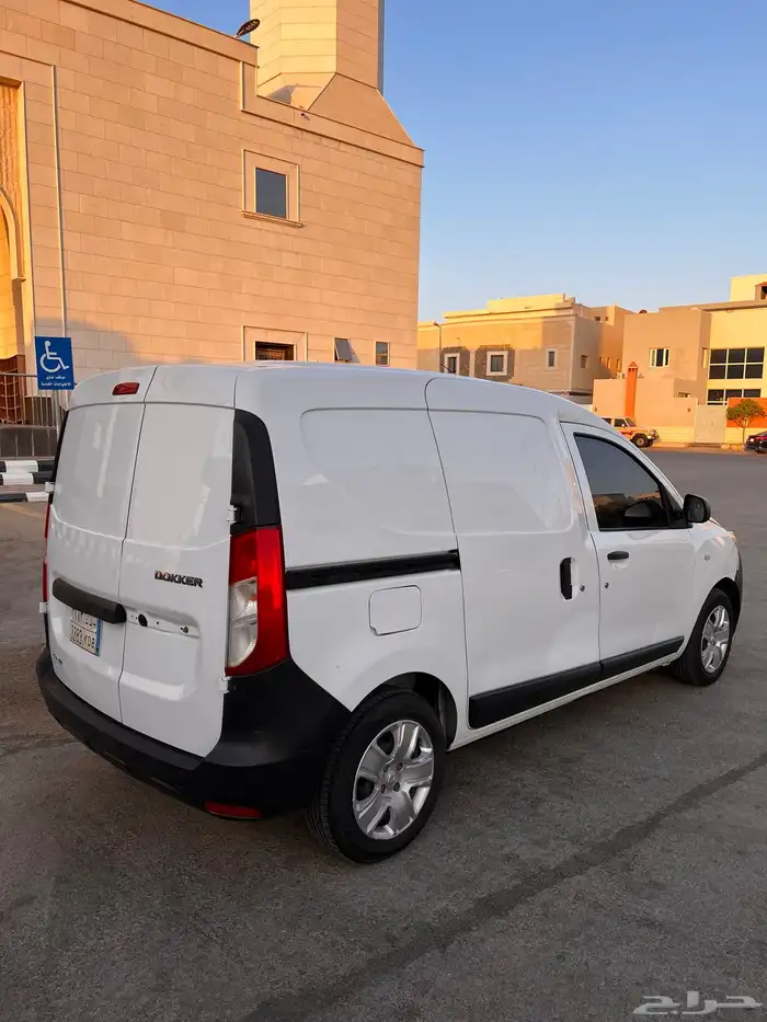 رينو دوكار فان 22