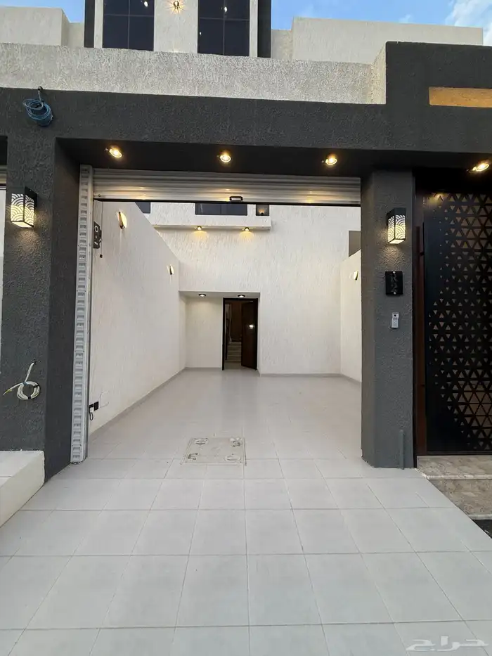 للبيع ارواف ارضيه وارواف علويه ببايكة سيارة ابها حي الزهور 27