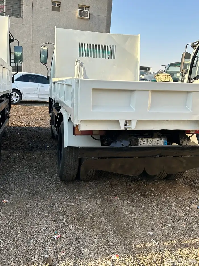 قلاب ايسوزو 3 طن 2002 2