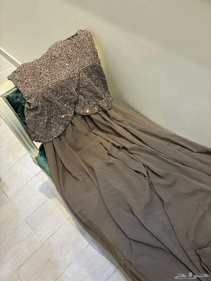 4 فساتين جديده مع شنطه وجزمه 4