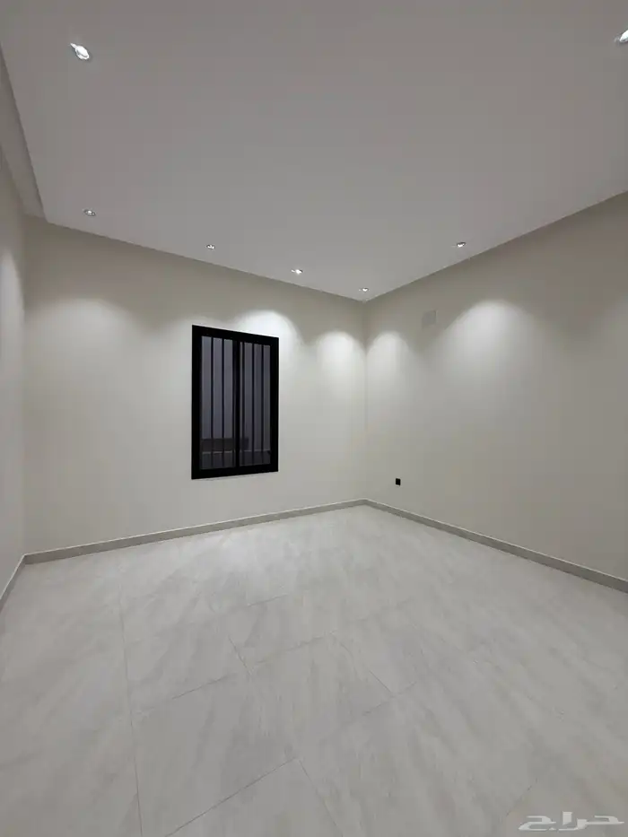 للبيع ارواف ارضيه وارواف علويه ببايكة سيارة ابها حي الزهور 22