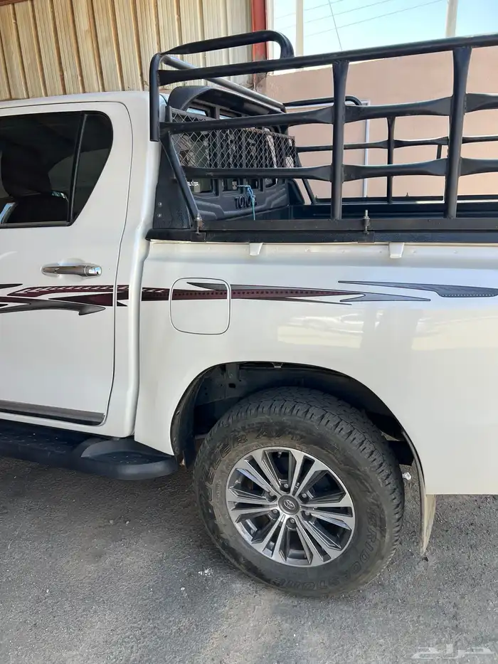 هايلكس دبل قير تماتيك بنزين موديل 2023 5